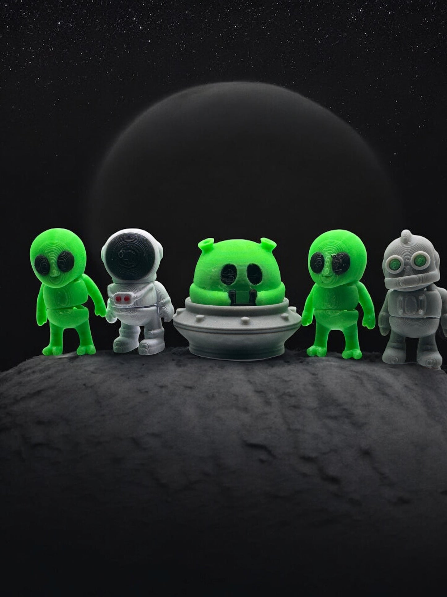 Moon Pod Crew – 5 Articulated Figures in Lunar Storage Container