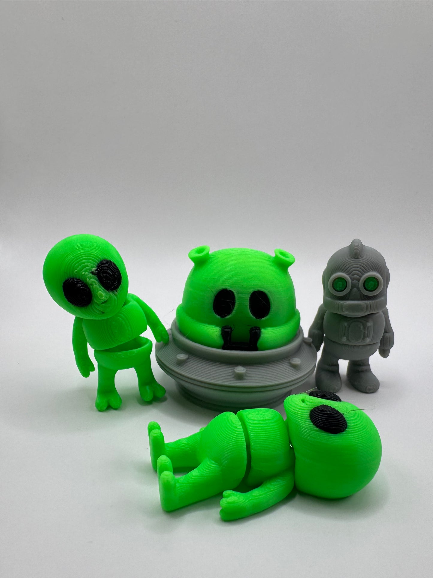 Moon Pod Crew – 3D Printed Space Fidget Toy Set | Aliens, UFO, Robot & Astronaut | Mini Articulated Sci-Fi Figures | Gift for Kids | Whimsizoo