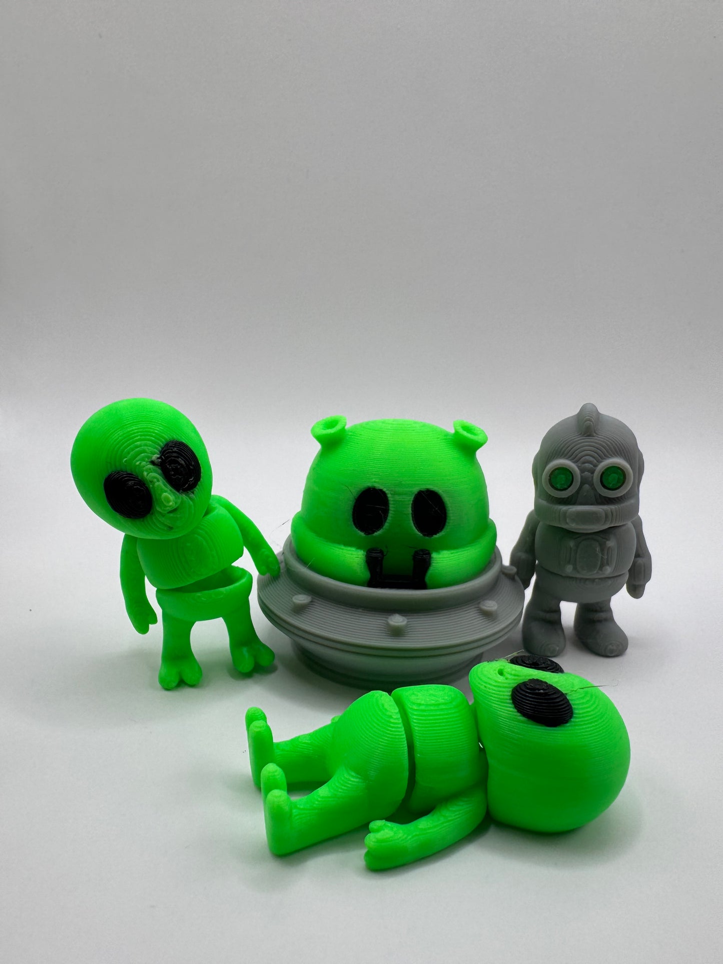 Moon Pod Crew – 3D Printed Space Fidget Toy Set | Aliens, UFO, Robot & Astronaut | Mini Articulated Sci-Fi Figures | Gift for Kids | Whimsizoo