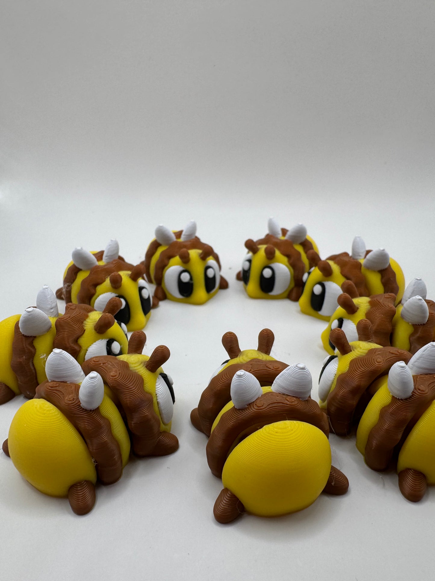 Bee Friends Mini Fidget Toy Set – 3D Printed Articulated Bees | Sensory Toys for Kids | Pocket Insect Gift | Garden Party Favor | Whimsizoo