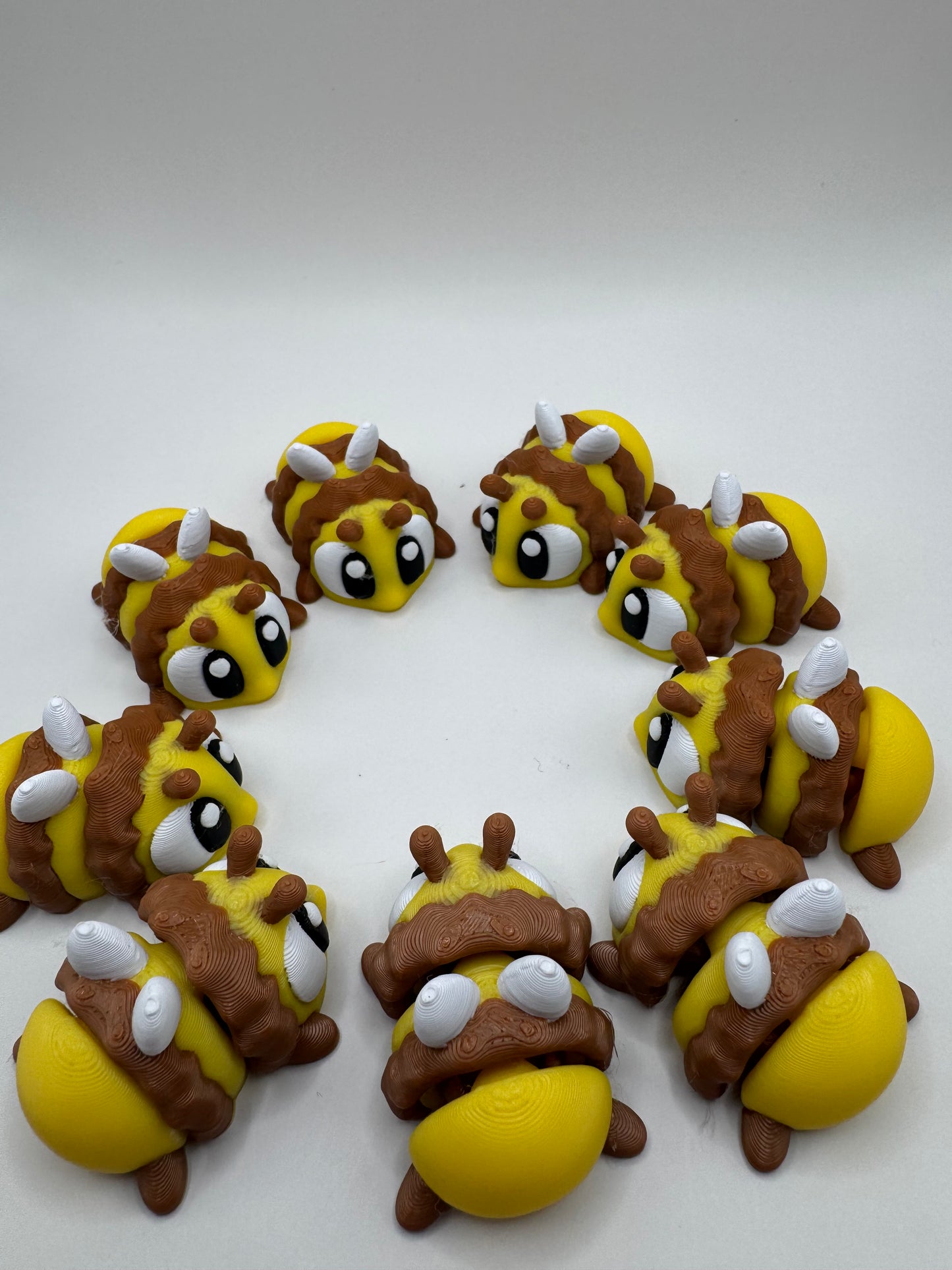 Bee Friends Mini Fidget Toy Set – 3D Printed Articulated Bees | Sensory Toys for Kids | Pocket Insect Gift | Garden Party Favor | Whimsizoo