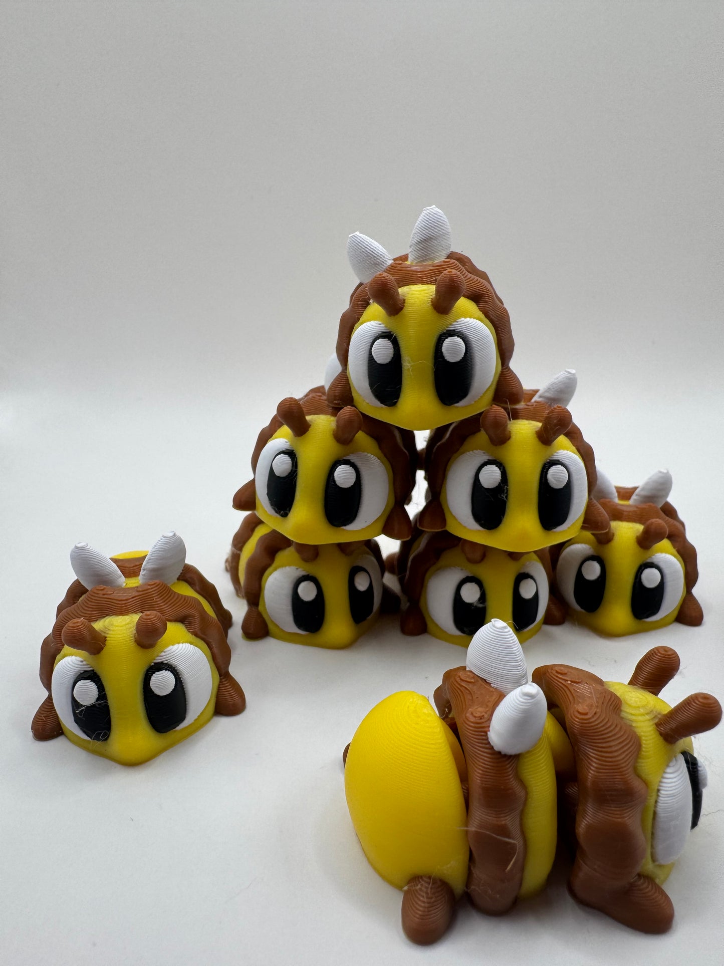 Bee Friends Mini Fidget Toy Set – 3D Printed Articulated Bees | Sensory Toys for Kids | Pocket Insect Gift | Garden Party Favor | Whimsizoo