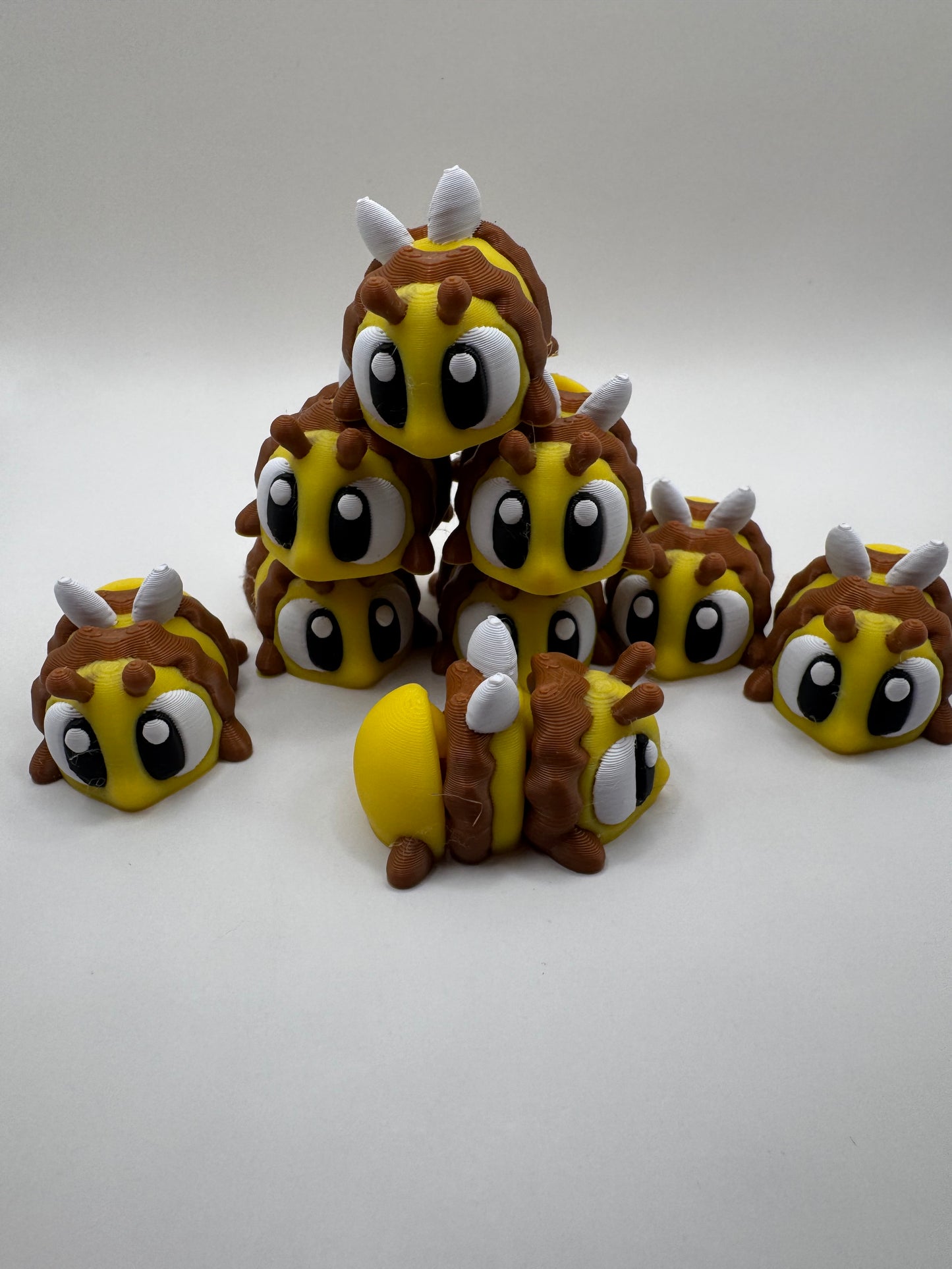 Bee Friends Mini Fidget Toy Set – 3D Printed Articulated Bees | Sensory Toys for Kids | Pocket Insect Gift | Garden Party Favor | Whimsizoo