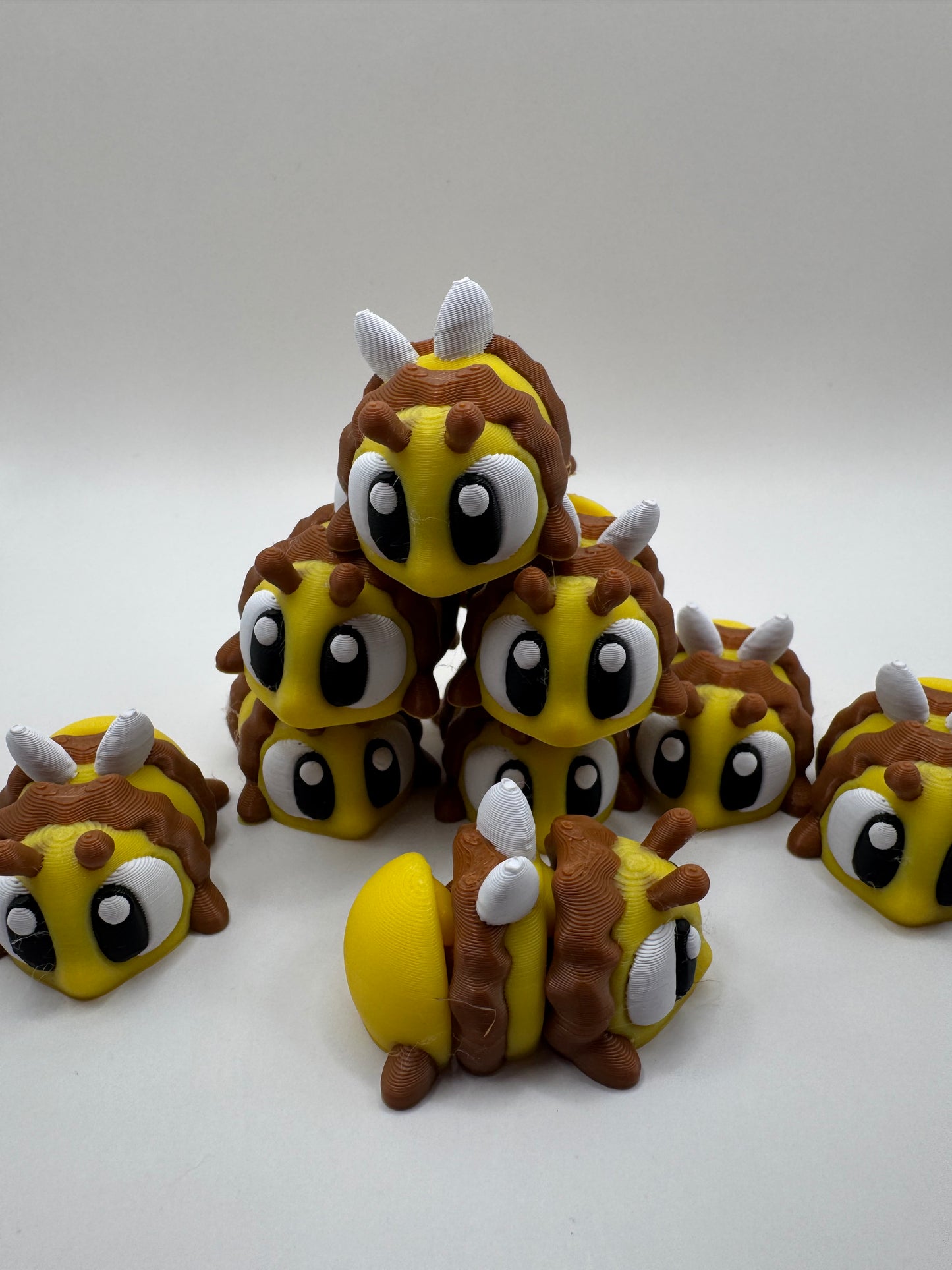 Bee Friends Mini Fidget Toy Set – 3D Printed Articulated Bees | Sensory Toys for Kids | Pocket Insect Gift | Garden Party Favor | Whimsizoo