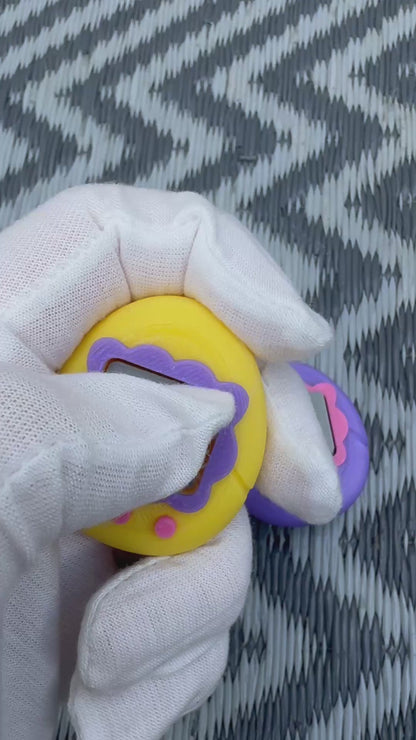 Retro Virtual Pet Fidget Clicker Keychain | Pixel Screen Stress Relief Toy | Nostalgic 2000s Tamagotchi Style Keyring | Sensory Anxiety Relief Gift